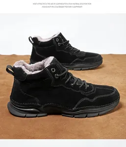 Détail montrant la doublure en fourrure douce et la semelle EVA de ces bottes d'hiver noires.