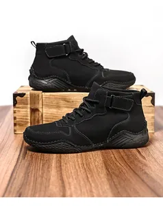 Vue détaillée de bottines de sport noires pour hommes avec semelle antidérapante originale