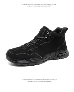 Vue détaillée des bottines Martin noires pour hommes avec semelle EVA légère en daim