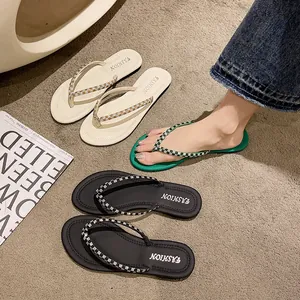 Tongs Plates pour Femmes Strass Tissé Motif à Carreaux Sandales de Plage en Cuir PU Sandales d'Été Décontractées pour Femmes