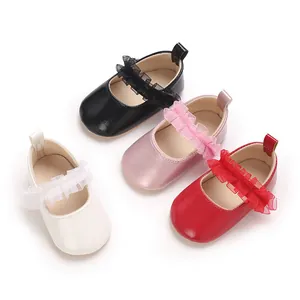 Vue détaillée de chaussures Mary Jane à dentelle pour bébé fille en quatre couleurs