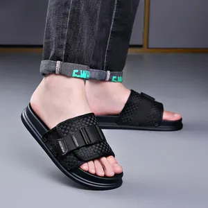 Ciabatte estive da uomo alla moda con cinturini in tessuto traspirante e suole morbide