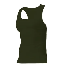 Scatto professionale in studio di una canotta da uomo verde oliva scuro con dorso a vogatore