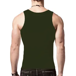 Vista posteriore di una canotta sportiva da uomo slim-fit in colore verde oliva scuro.