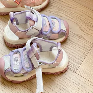 Glitterende paarse en roze meisjessandalen met zachte zool voor strand en zomer