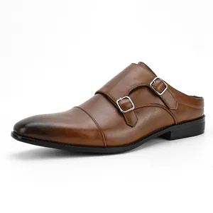 Mules de luxe en cuir marron à double boucle pour homme, vue de profil professionnelle