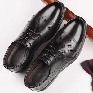 Zapatos de vestir clásicos de cuero negro para hombre con diseño perforado