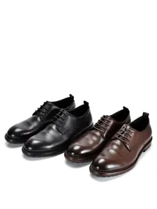 Elegante britische Herrenlederschuhe in Schwarz und Braun mit klassischer Schnürung
