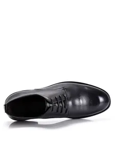 Draufsicht auf schwarze Herren-Lederschuhe aus weichem Leder für Business.