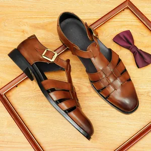 Klassische braune Herren-Ledersandalen mit atmungsaktivem Hohlraumdesign für Business-Look