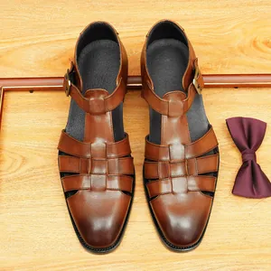 Klassische braune Herren-Ledersandalen mit atmungsaktivem, hohlem Design