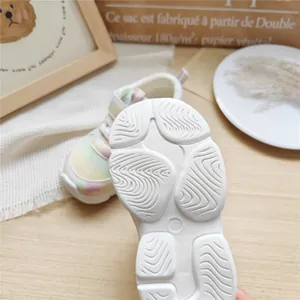 Detailed view of the anti-slip white outsole on children's gradient mesh sneakers