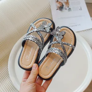 Elegantes zapatillas para niña con mariposas de pedrería y suelas gruesas de verano