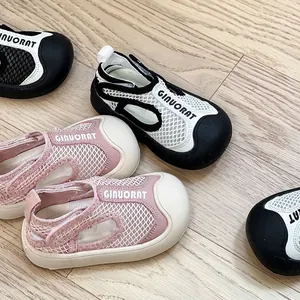 Atmungsaktive Mesh-Lauflernschuhe für Babys mit geschlossener Zehenpartie in Pink und Schwarz