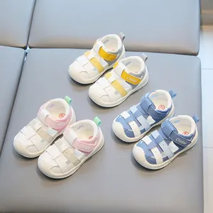 Sandales pour bébé en cuir imperméable avec semelle souple et bout fermé pour bambins