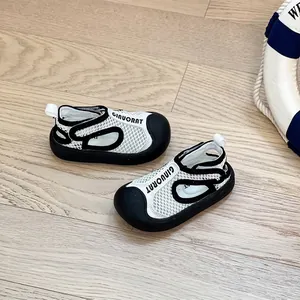 Atmungsaktive Mesh-Sandalen für Kleinkinder im Sommer mit geschlossener Zehenpartie