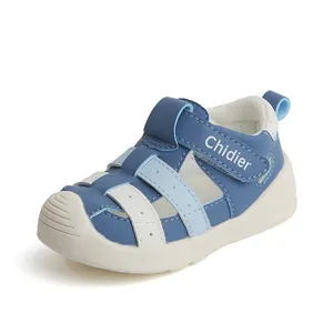 Sandales pour bébé bout fermé bleu et blanc en cuir imperméable et semelle souple