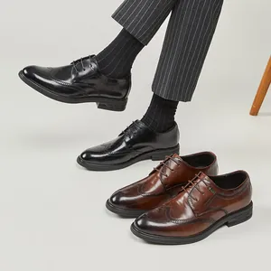 Classic leather Brogue Derby shoes for men in black and brown styles