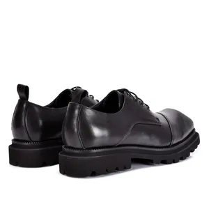 Klassieke zwarte heren Derby schoenen van leer met dikke zolen in retro Britse stijl