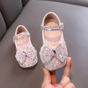 Elegantes zapatos de princesa rosa para niñas con pedrería brillante y un gran lazo