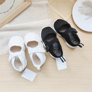 Summer children's sport sandals in white and black with breathable mesh and velcro
