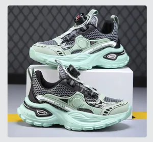 Vue latérale des baskets en maille pour enfants vert menthe à bouton