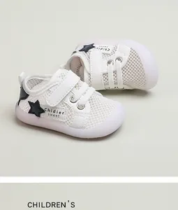 Atmungsaktive weiße Mesh-Babyschuhe mit rutschfester weicher Sohle für Kleinkinder