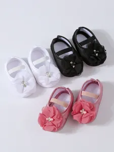 Chaussures princesse pour bébé à semelle souple avec fleurs et perles en blanc, noir, rose.
