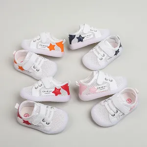 Atmungsaktive Baby-Mesh-Sneaker mit Sternmuster und weichen rutschfesten Gummisohlen