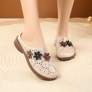 Women's Hollow Out Flat Sandals Middle-Aged Soft Sole Anti-Slip Summer Closed Toe Mules With Floral Decoration Daily Casual Shoes
