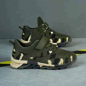 2024 Nuove Scarpe da Corsa Metiche per Ragazzi Sneakers in Rete Traspirante per Campi Estivi Addestramento Militare Sportivo