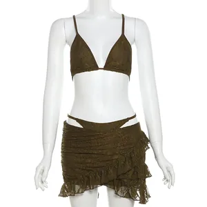 Ensemble 3 pièces en dentelle vert olive avec bralette, string et mini-jupe à volants