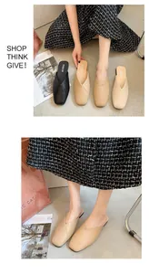 Dettaglio di eleganti sabot bassi a punta chiusa stile coreano in nero e beige