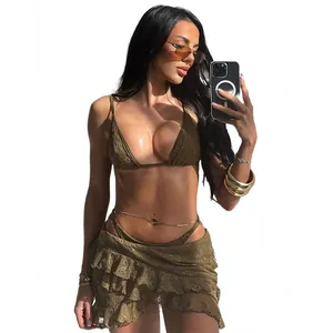 Ensemble sexy trois pièces en dentelle vert olive avec haut bikini et mini-jupe à volants