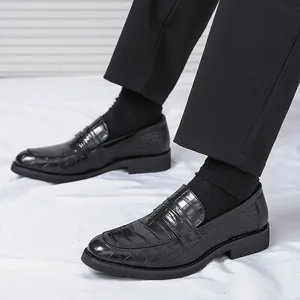 Classic black textured loafers with crocodile pattern for men's formal business casual style
