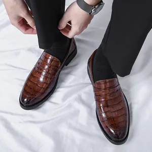 Elegant men's brown crocodile pattern leather loafers for business and formal wear