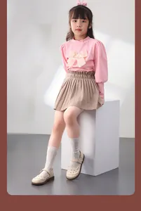 Elegante beige Leder-Mary-Jane-Schuhe für Mädchen mit Blumendetail für Partyauftritte