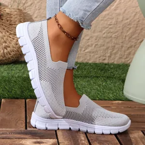 Scarpe casual slip-on in rete grigia traspirante per donna con suole piatte e punta tonda