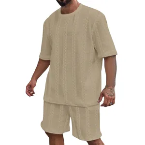 Lässiges Sommer-Set für Herren mit T-Shirt und Shorts in khakifarbenem Zopfmuster