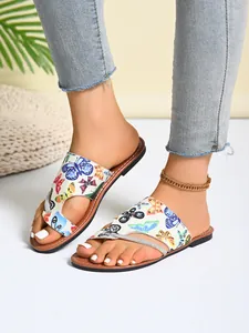 Detailansicht Damen Zehenstegsandalen mit bunten Schmetterlingsdrucken und Strasssteinen