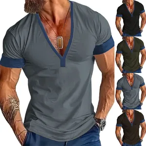 Lässiges Herren-T-Shirt mit V-Ausschnitt und Kontraststreifen in mehreren Farben.