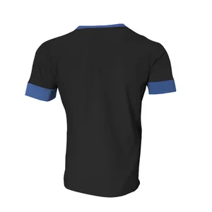 Rückansicht eines schwarzen Herren-T-Shirts mit blauem Kontrastkragen und Ärmeln.