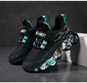 Atmungsaktive Jungen-Mesh-Sneaker mit stylischen Sohlen im sportlichen Spritzmuster-Design