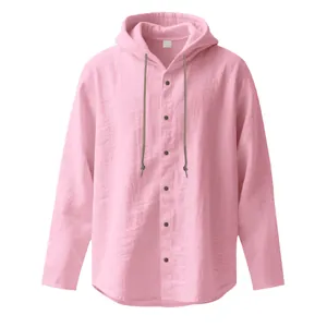 Detailansicht eines rosa Herren-Leinenhemdes mit Kapuze und Knopfleiste Textur.
