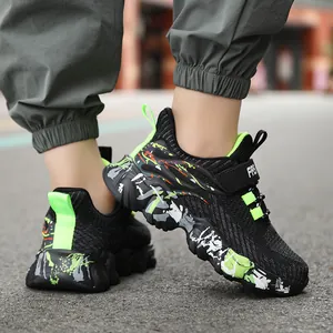 Atmungsaktive Jungen-Laufschuhe mit neongrünen Akzenten und Farbspritzer-Sohlen