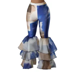 Καμπάνα παντελόνι με tie-dye τύπωμα και βολάν σε στρώσεις