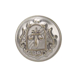 Elegante bottone vintage in ottone argentato con design a rilievo fleur-de-lis classico