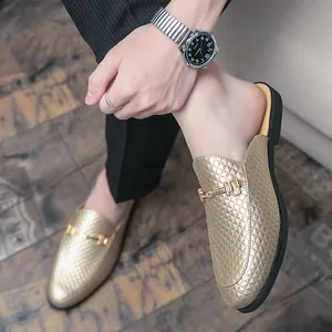 Mules da Uomo in Pelle Verniciata con Motivo Trapuntato e Fibbia a Morsetto Mocassini Aperti Casual Traspiranti