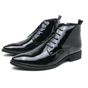 Klassische schwarze Lackleder-Stiefeletten für Herren mit spitzer Zehenpartie