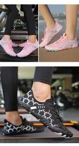 Collage dettagliato che mostra scarpe acquatiche antiscivolo rosa e nere per spiaggia e palestra.